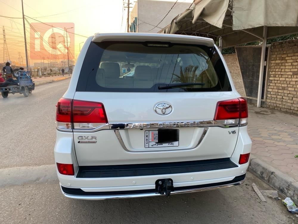تۆیۆتا لاند کروزەر